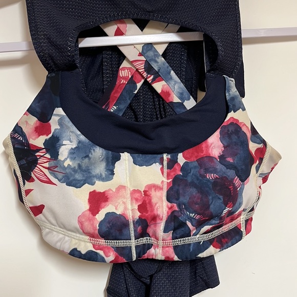 Lululemon No Limits sports bra shirt top, size 6 - Picture 3 of 3